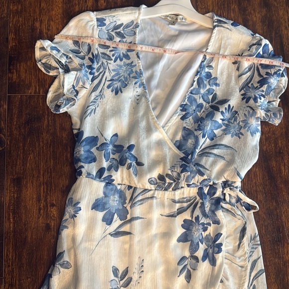 Blue floral wrap dress - Picture 7 of 8